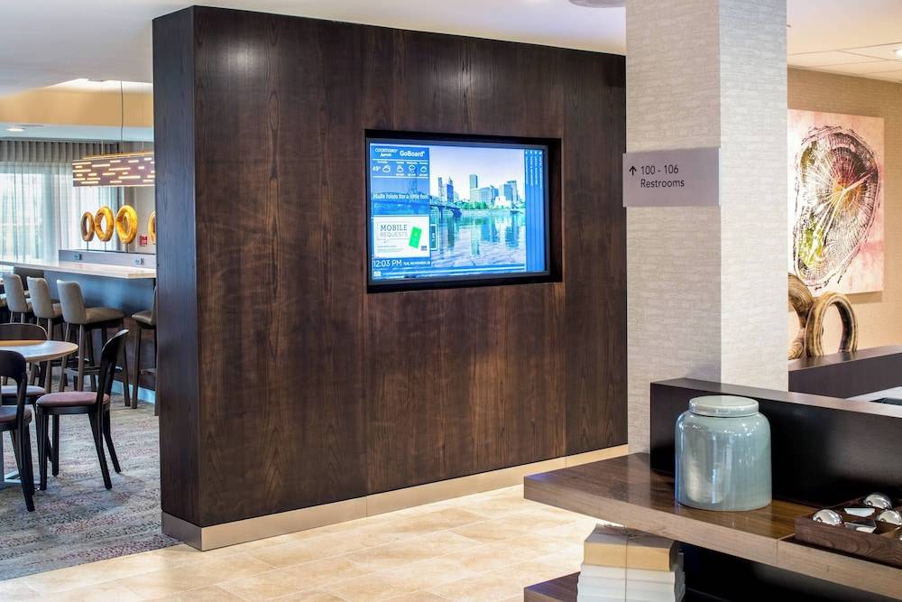 Courtyard by Marriott Portland North 2