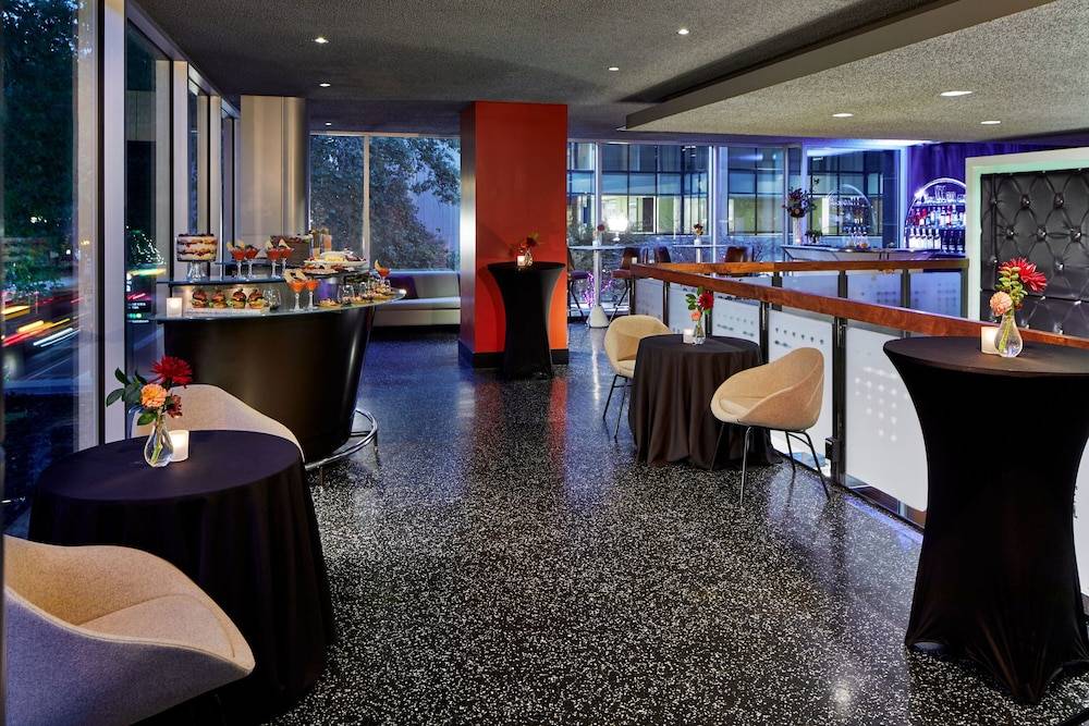 Courtyard by Marriott Portland City Center 2