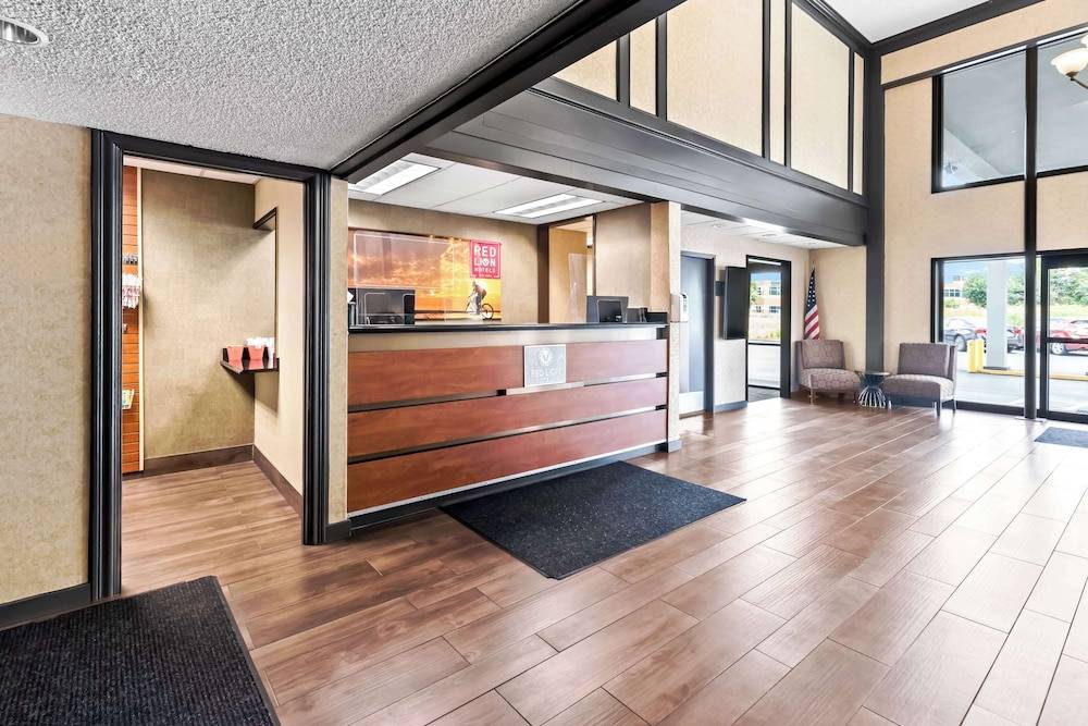 Red Lion Hotel Portland Airport 2