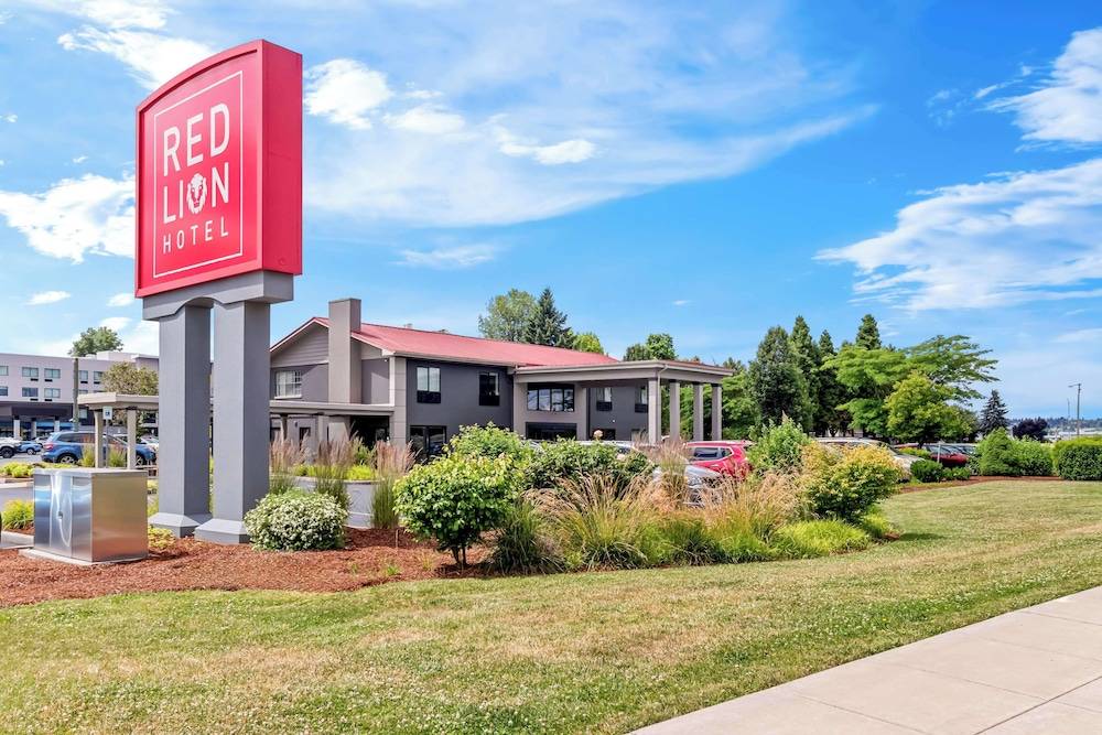 Red Lion Hotel Portland Airport 1