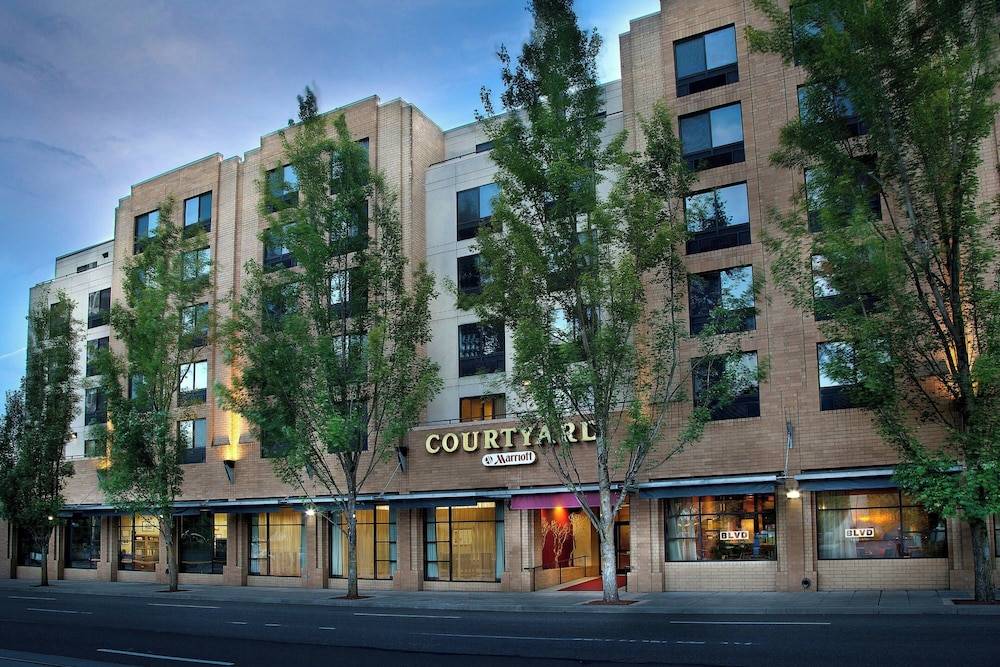 Courtyard Portland Downtown / Convention Center 1
