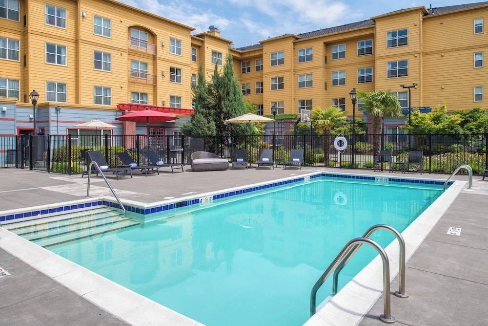 Residence Inn by Marriott Portland North 1