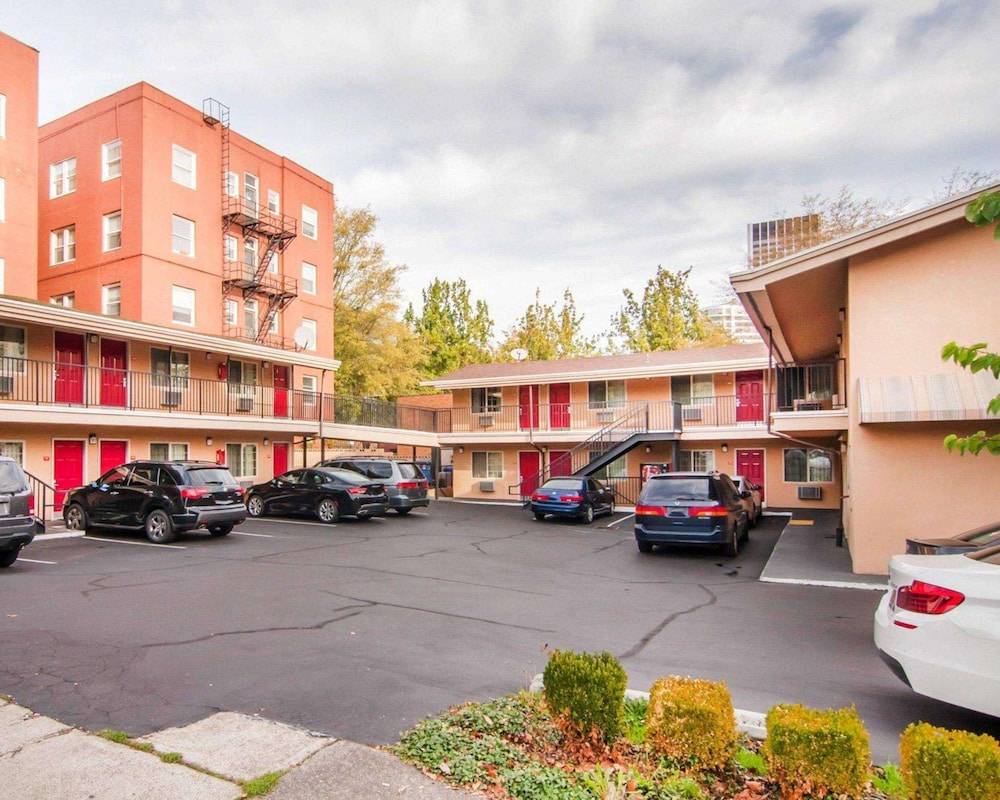 Econo Lodge Portland Downtown 1