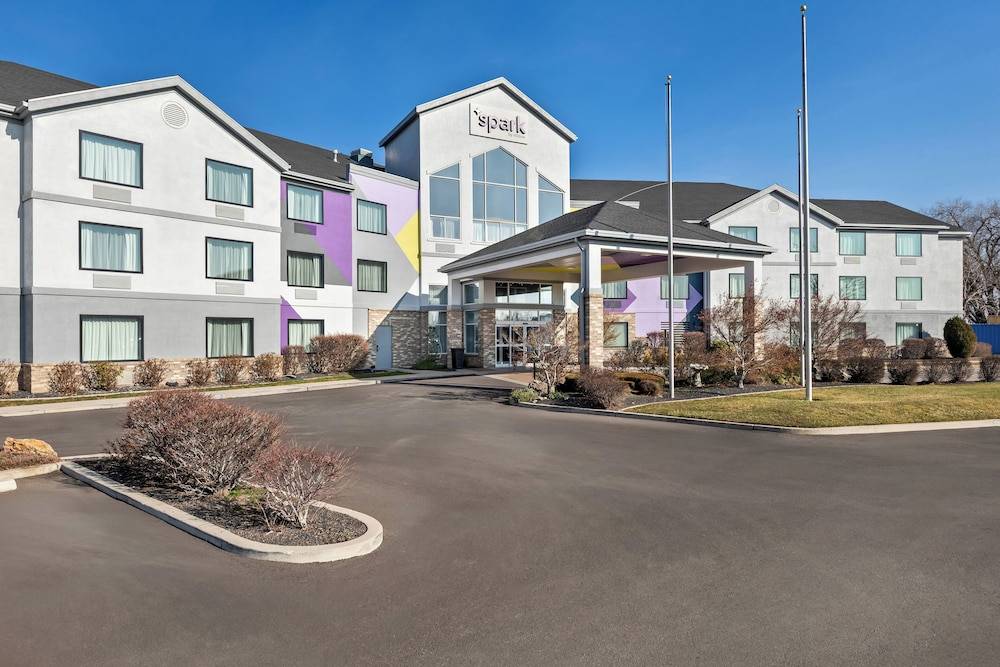Spark by Hilton Salt Lake City Central 1