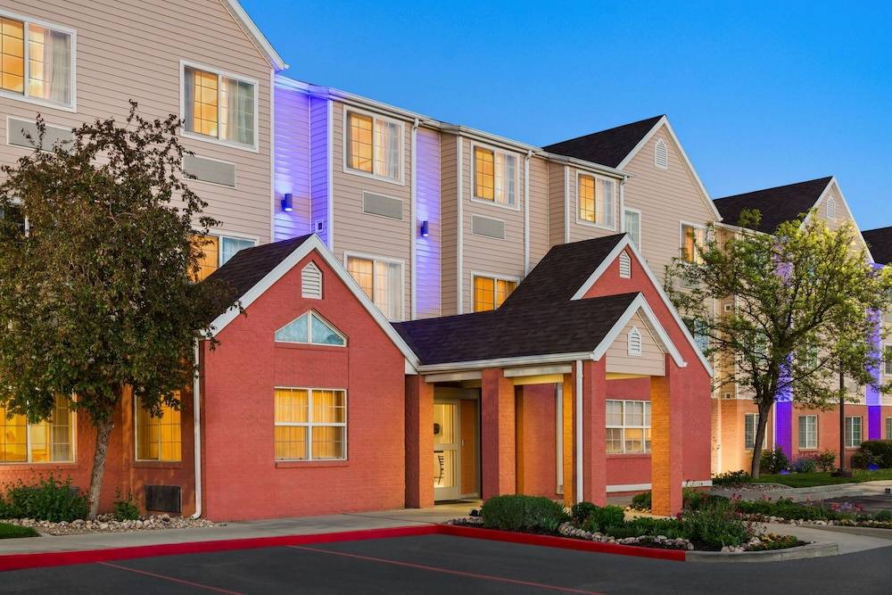 Microtel Inn & Suites by Wyndham Salt Lake City Airport 1