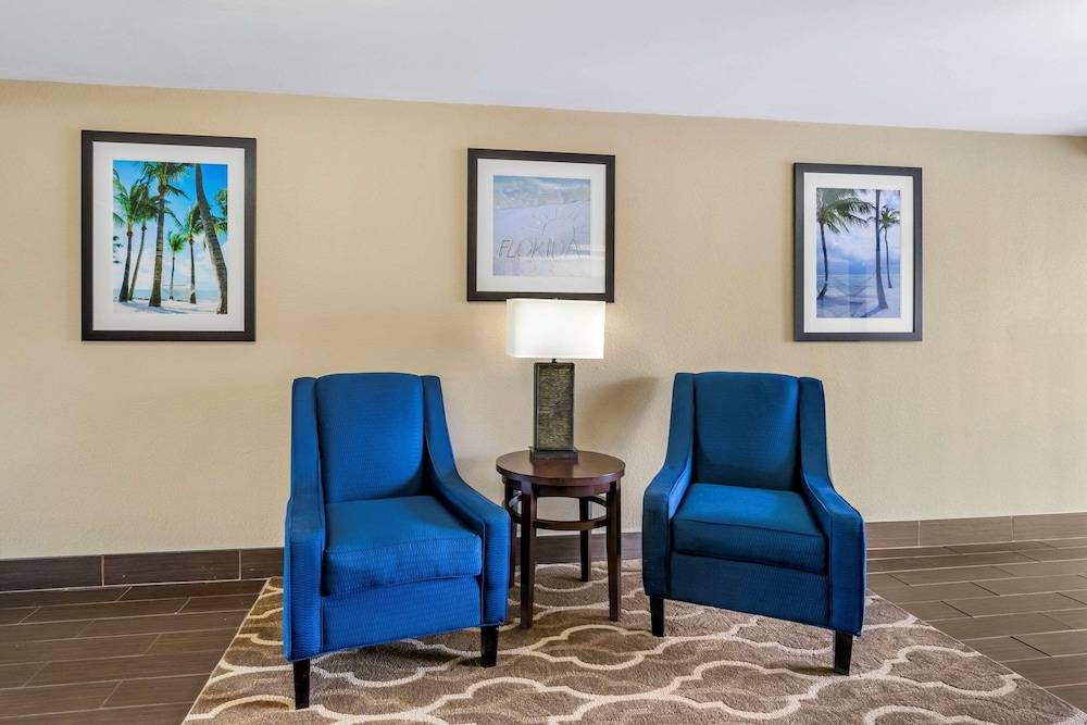 Comfort Inn & Suites St. Pete - Clearwater International Airport 2