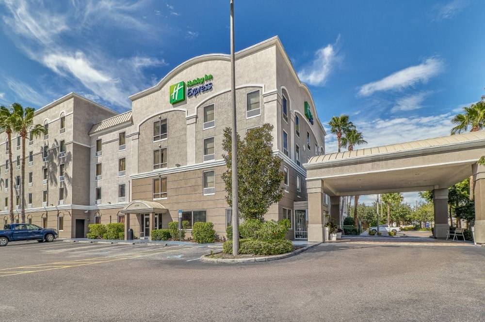 Holiday Inn Express & Suites CLEARWATER/US 19 N by IHG 1