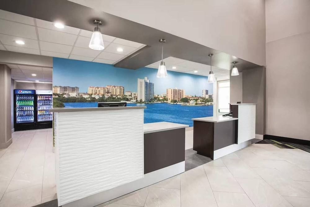 Comfort Inn & Suites Clearwater South 2
