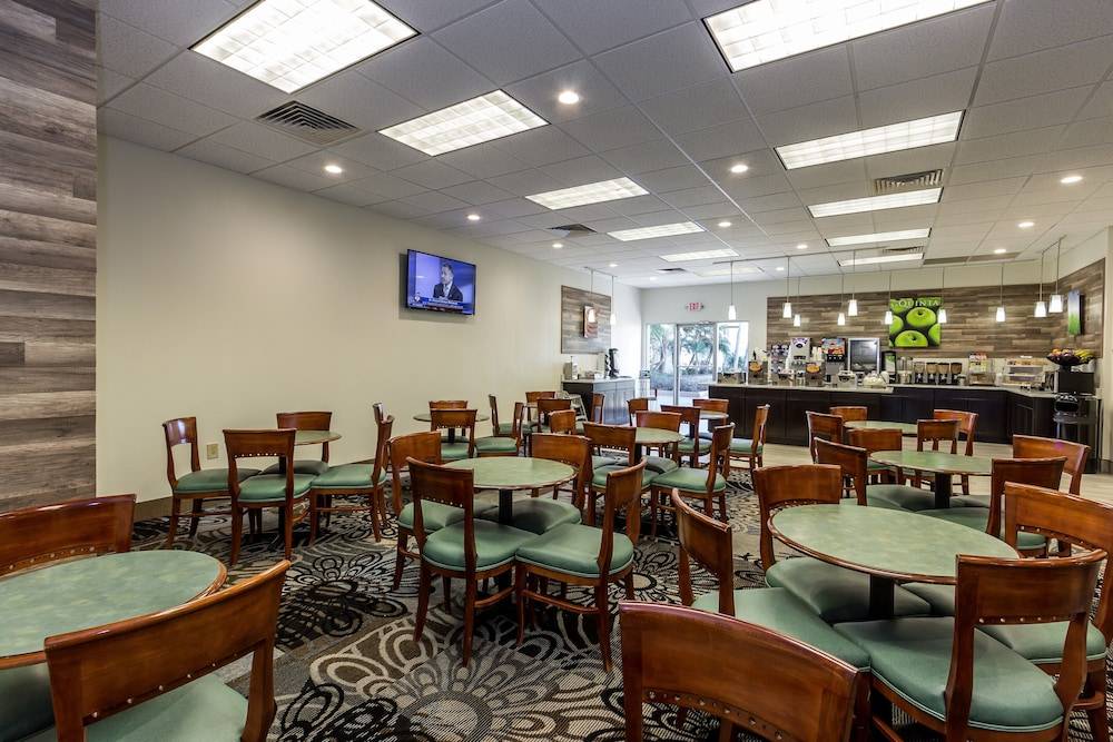 La Quinta by Wyndham Clearwater Central 2