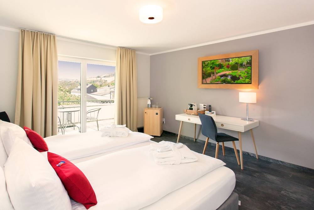 Moselhotel Weinhaus Simon `Sauna`Winzerstube`ELadesäule 1