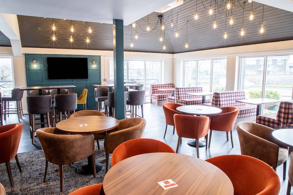 Almondsbury Inn & Lounge 1