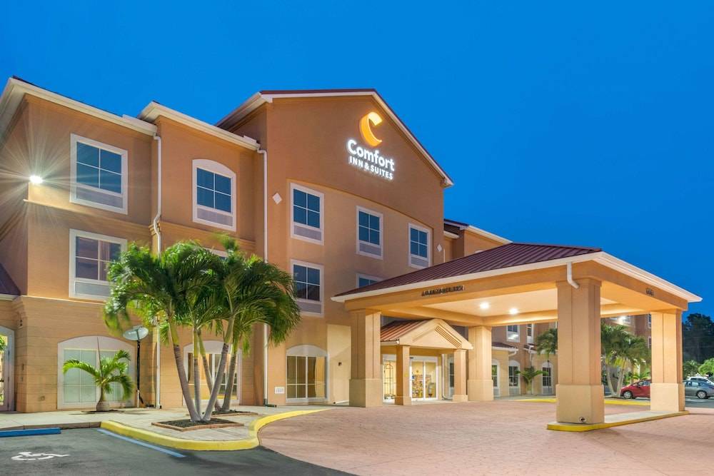 Comfort Inn & Suites Fort Myers Airport 1