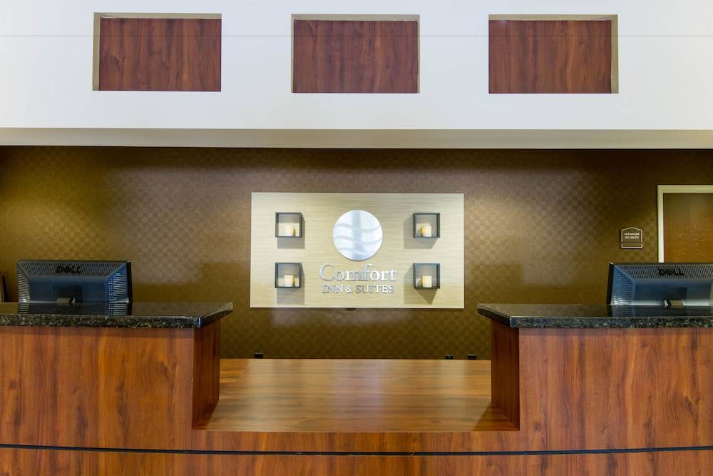 Comfort Inn & Suites Fort Myers Airport 2