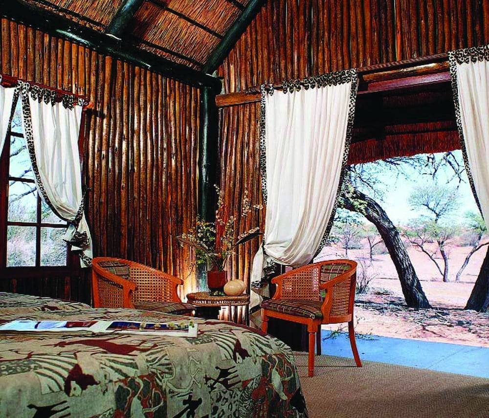 Camelthorn Kalahari Lodge 1