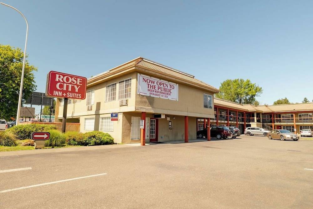 Rose City Inn & Suites 1