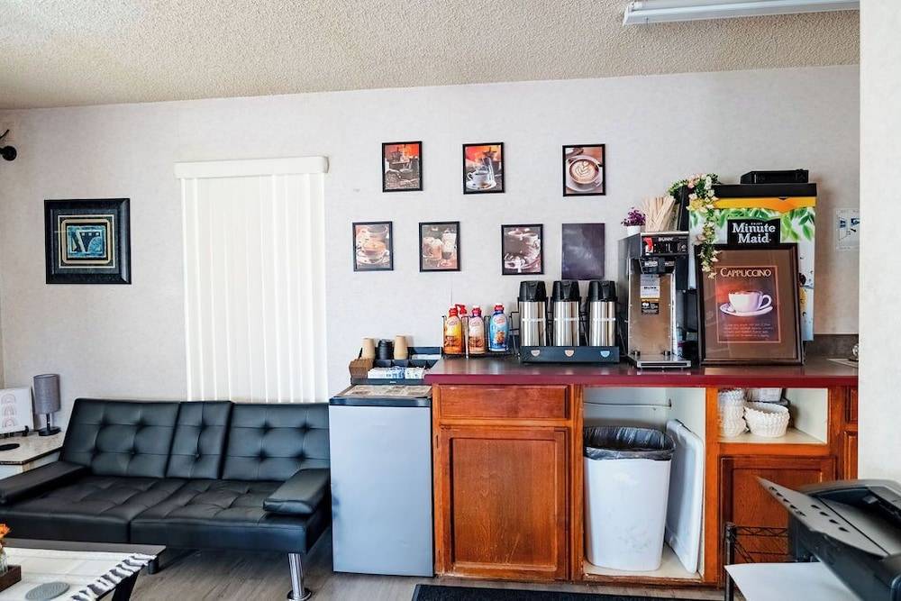 Rose City Inn & Suites 2