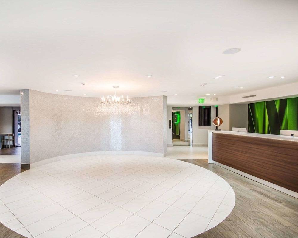 Quality Inn & Suites By the Parks 2
