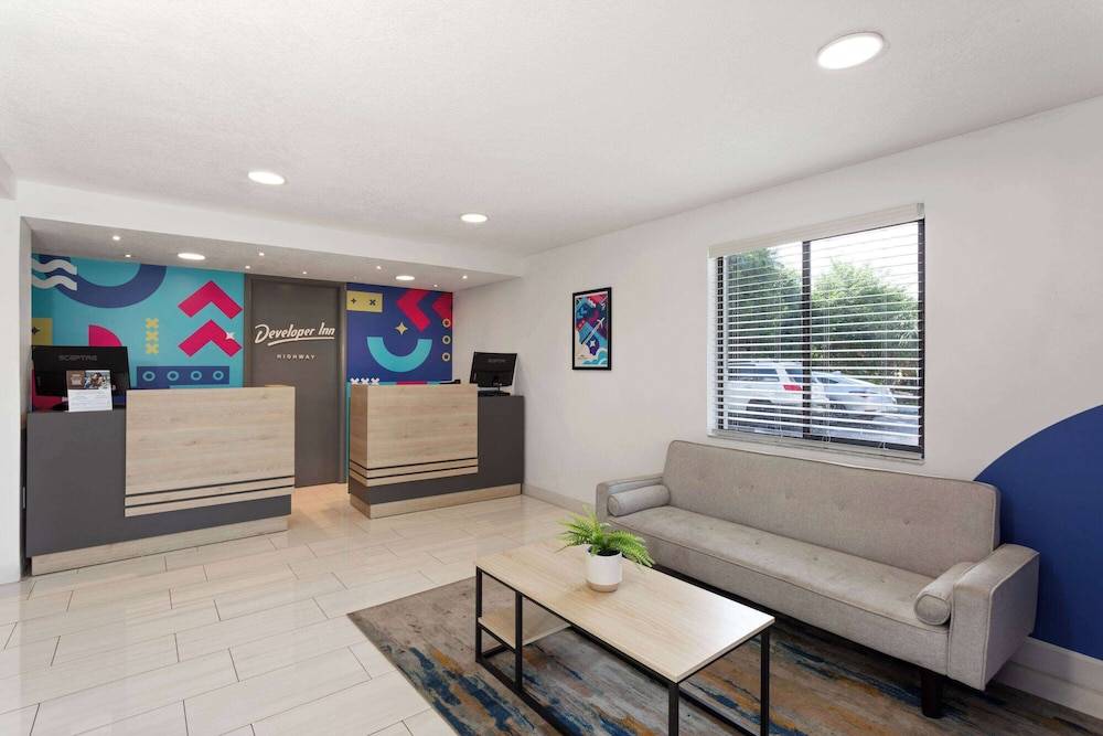 Howard Johnson by Wyndham Orlando Lake Buena Vista South 2