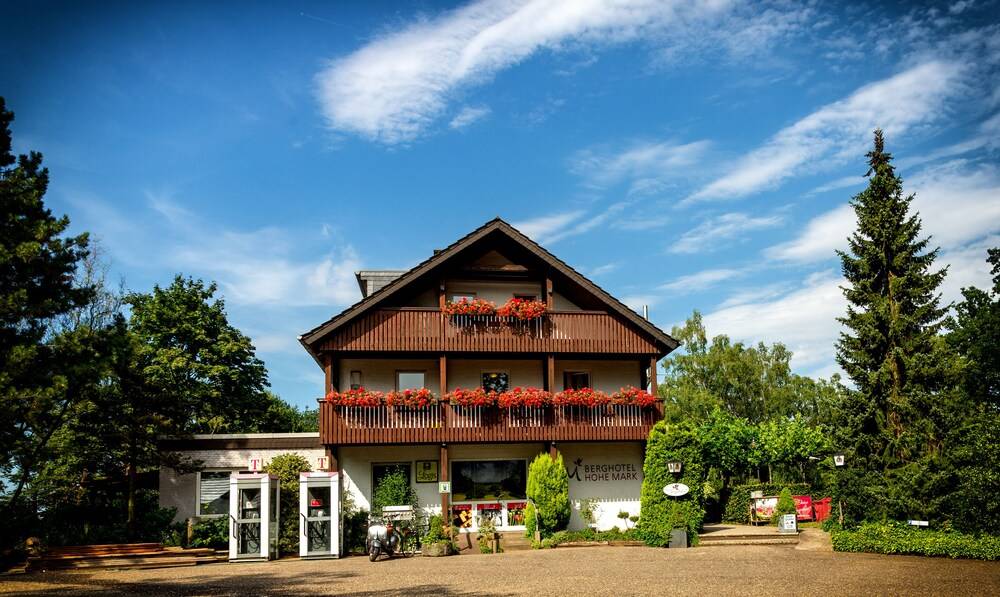 Berghotel Hohe Mark 1