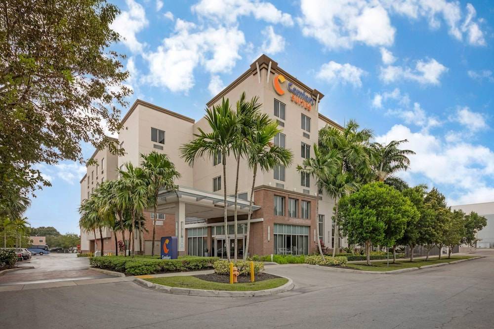 Comfort Suites Miami Airport North 1