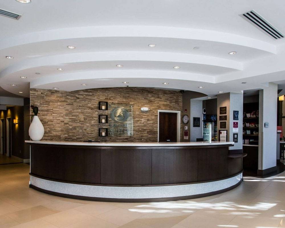 Comfort Suites Miami Airport North 2