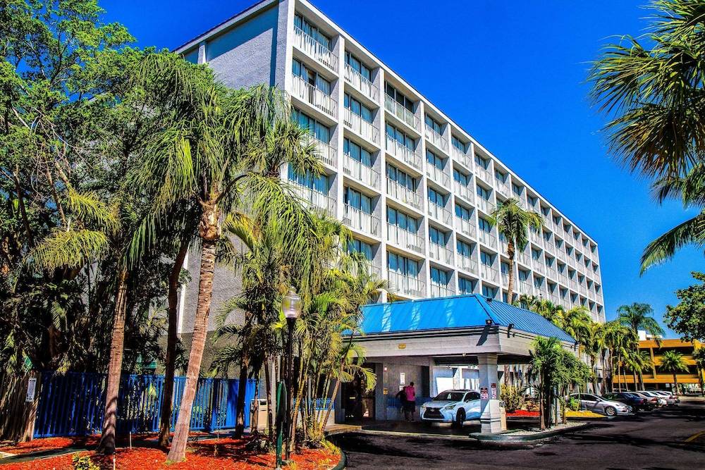 North Miami Beach Gardens Inn & Suites 1