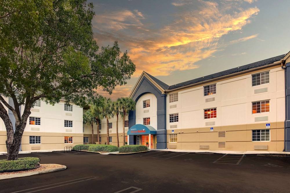 Sonesta Simply Suites Miami Airport Doral 1
