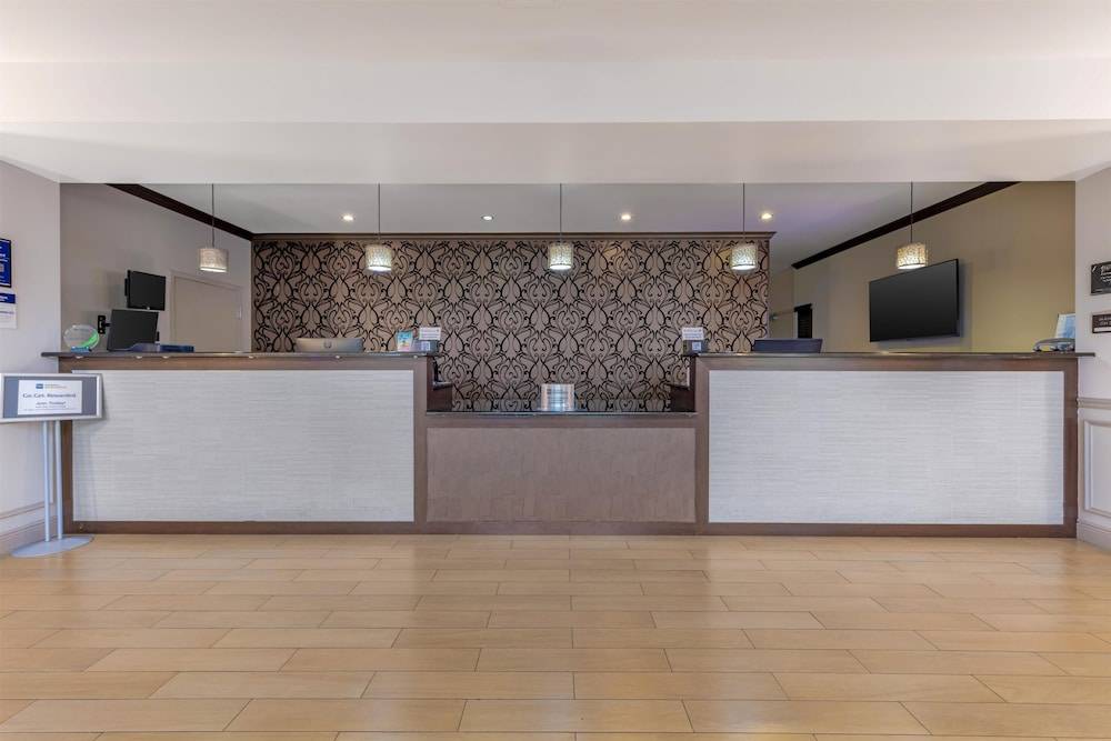 Best Western Plus Miami Airport North Hotel & Suites 2