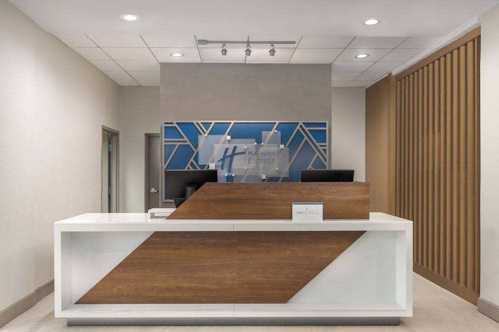Holiday Inn Express & Suites MIAMI-KENDALL by IHG 2