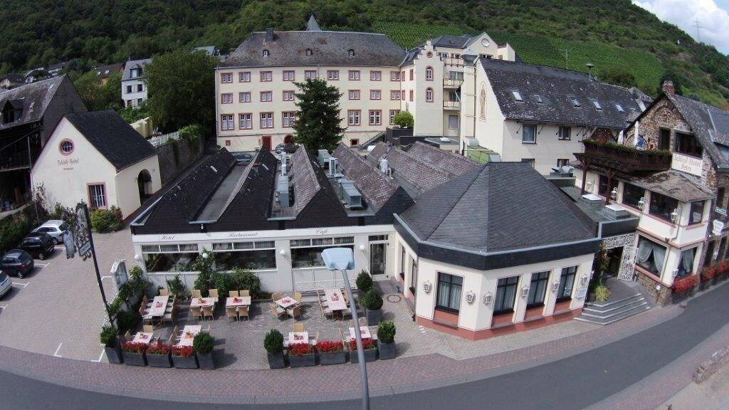 Schloß-Hotel Petry 1