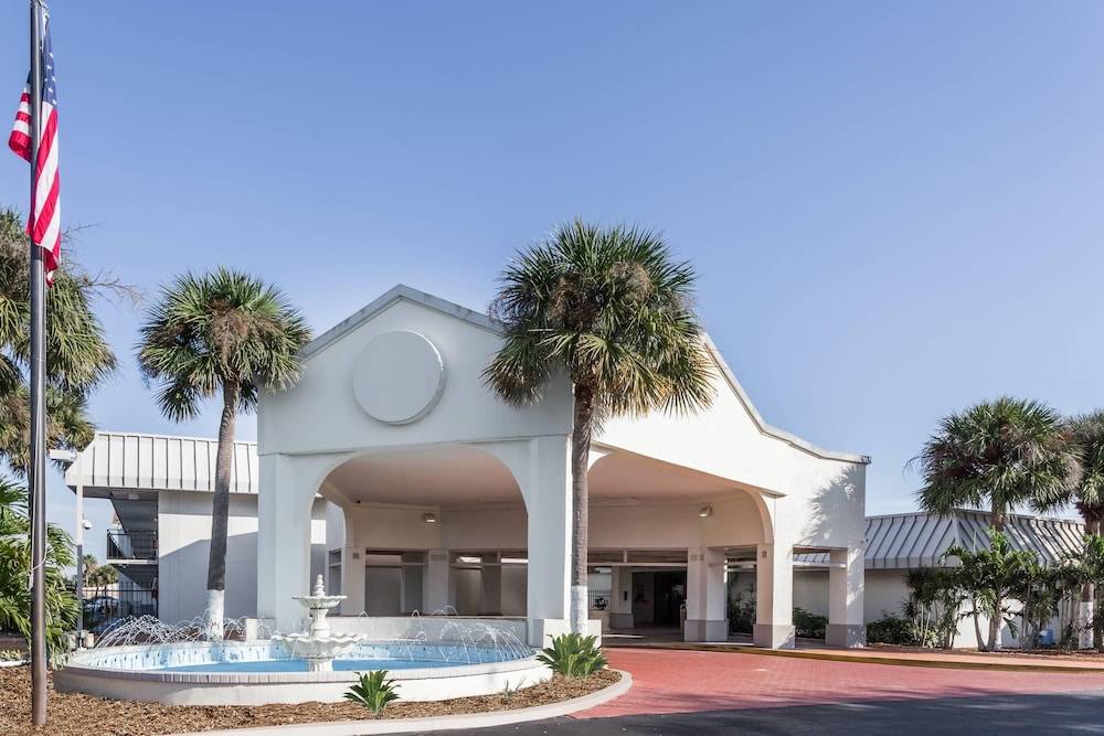 Days Inn by Wyndham St. Petersburg / Tampa Bay Area 1