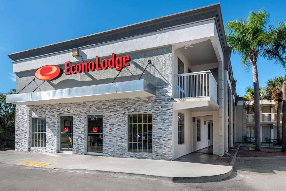 Econo Lodge Airport - RJ Stadium 1