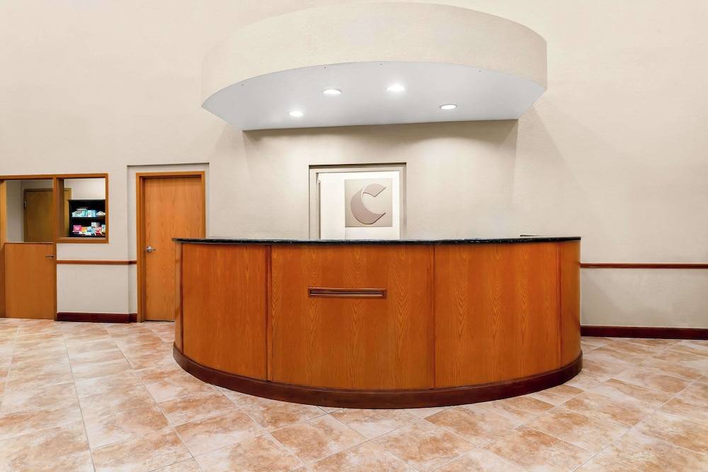 Comfort Suites Tampa Airport North 2