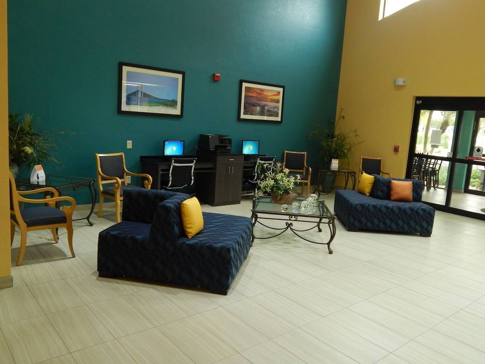 Comfort Suites Tampa - Brandon 2