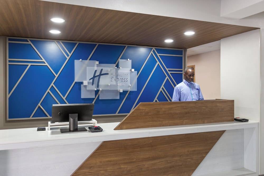 Holiday Inn Express & Suites TAMPA AIRPORT by IHG 2