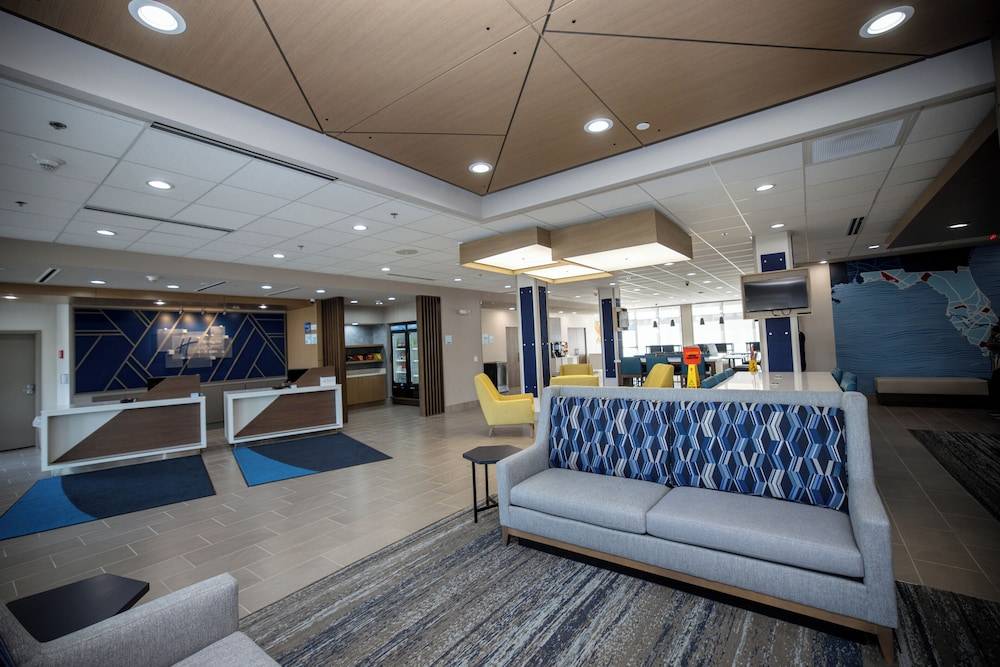 Holiday Inn Express & Suites TAMPA STADIUM - AIRPORT AREA by IHG 2