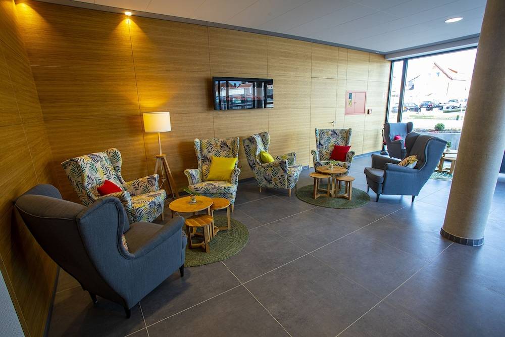 Stadthotel Lohne, Self Check-in & entspannt im Café frühstücken 2