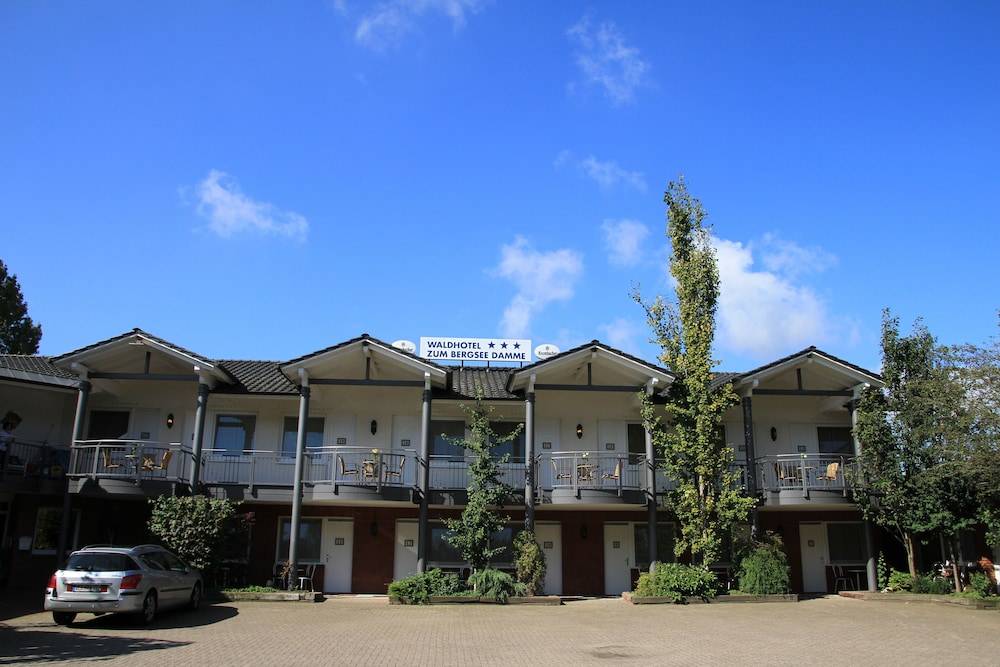 Waldhotel zum Bergsee Damme 1