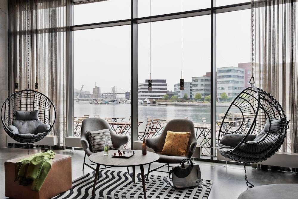 Moxy Bergen 1