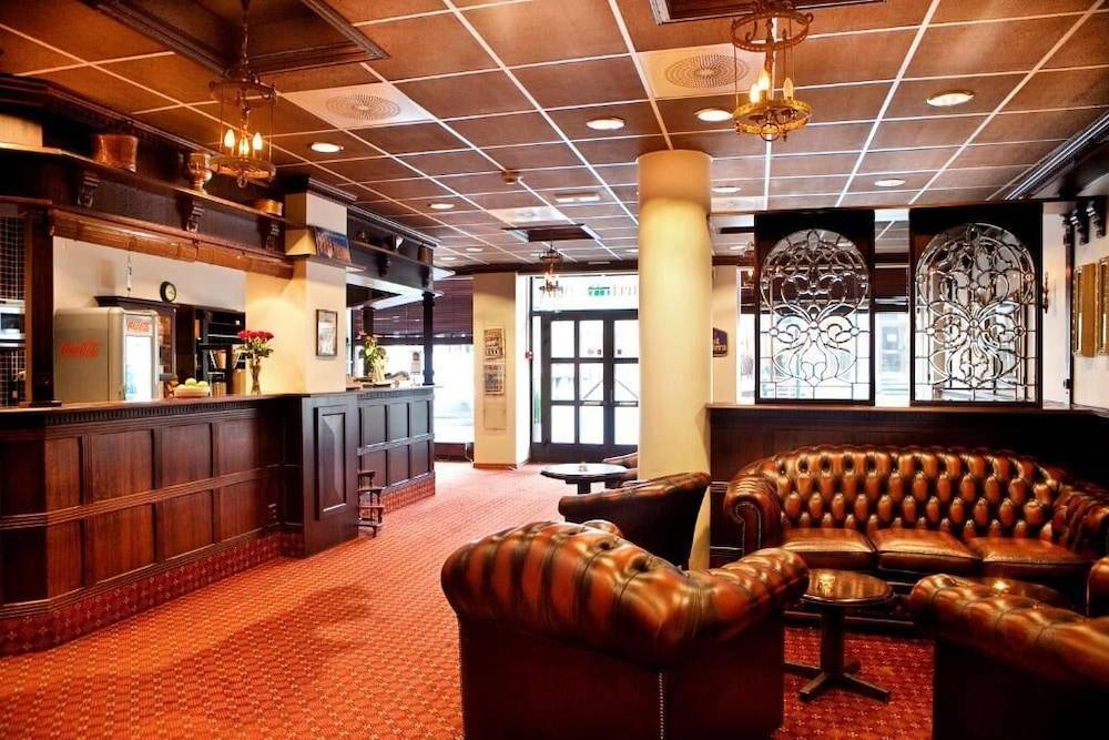 Chesterfield Hotel 1
