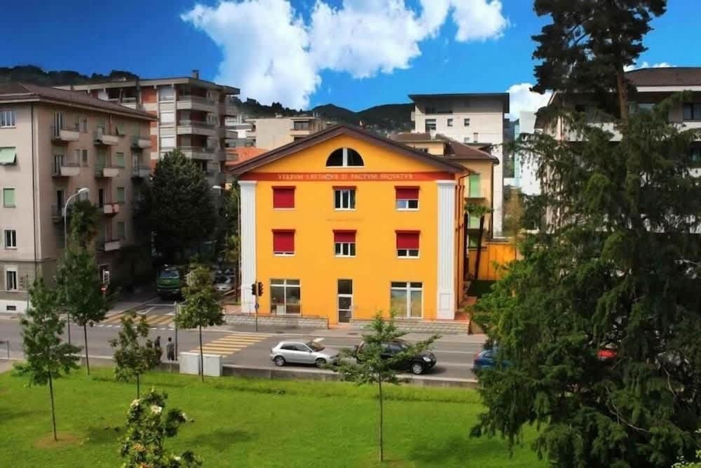 GuestHouse University by LR - self check in 1