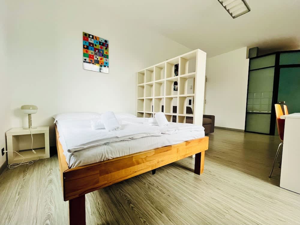 GuestHouse University by LR - self check in 2