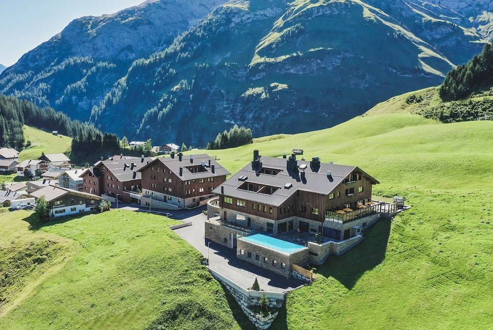 AlpenParks Hotel & Apartment Arlberg Warth mit Pool 1