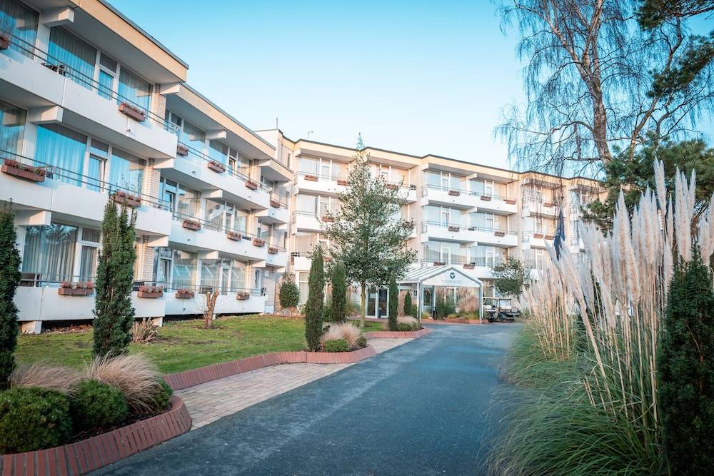 Strandhotel an der Ostsee 1