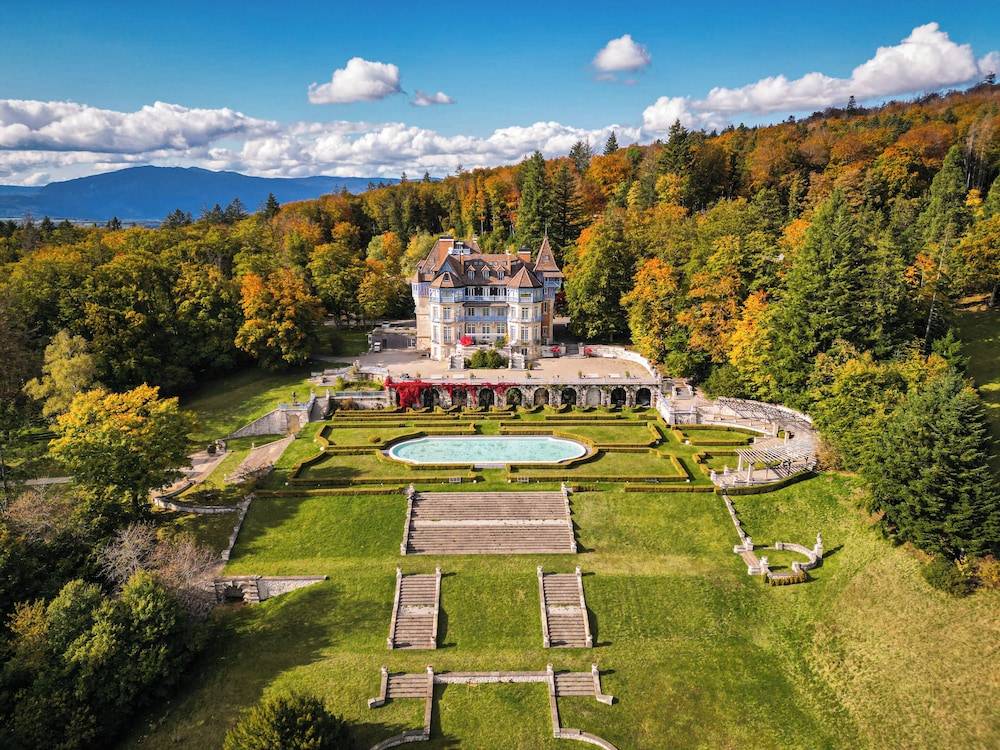 Château des Avenieres 1