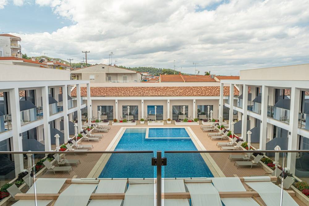 Mirror Hotel 1