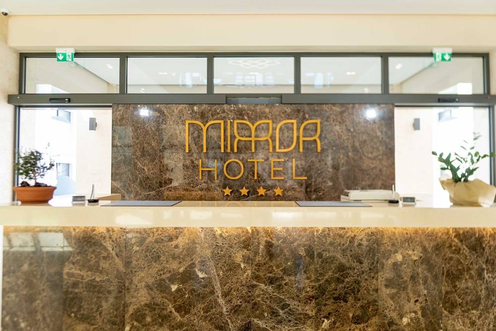 Mirror Hotel 2