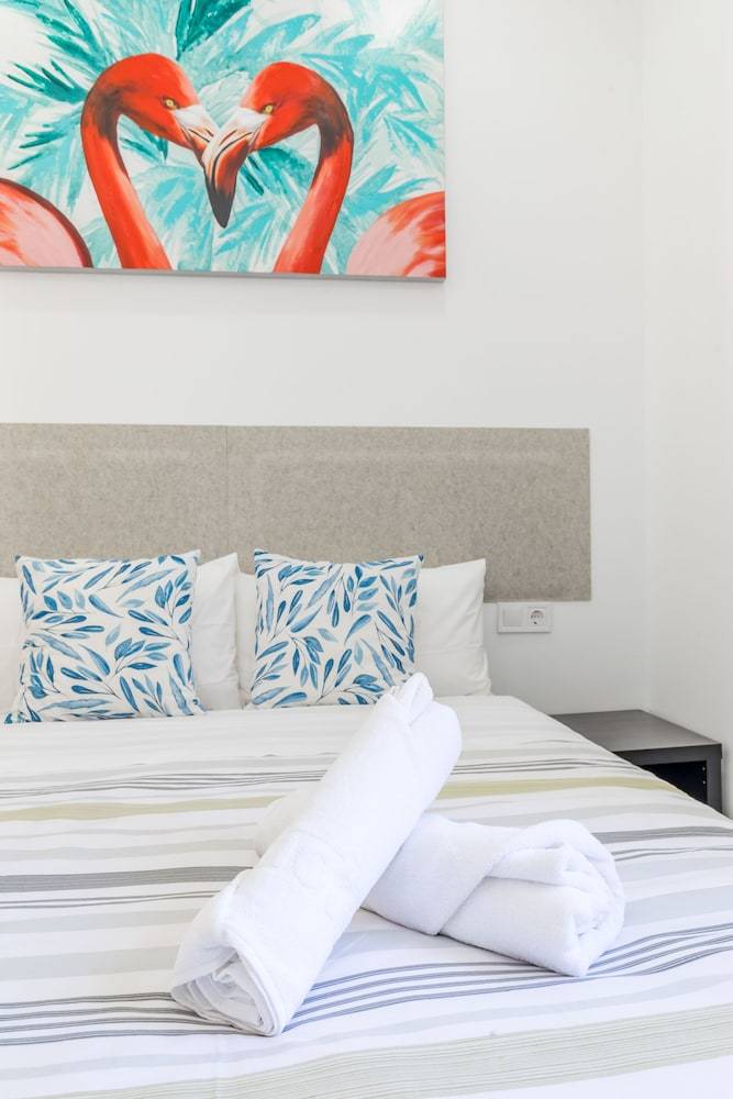 AYZ Silvela - Auto check-in property 2