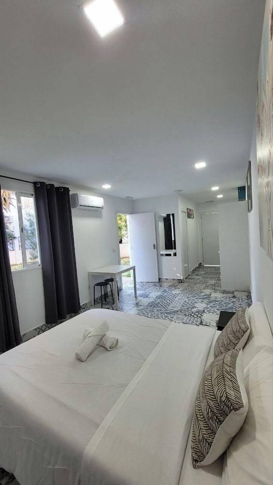 AYZ Silvela - Auto check-in property 1