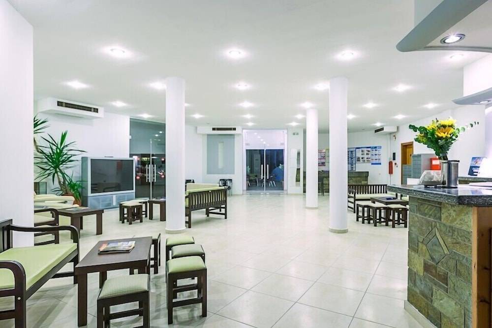 Xenios Dolphin Beach Hotel 2